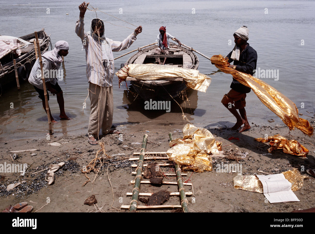SOA 63259 Benares Varanasi Ghat Death Ceremony Uttar Pradesh 