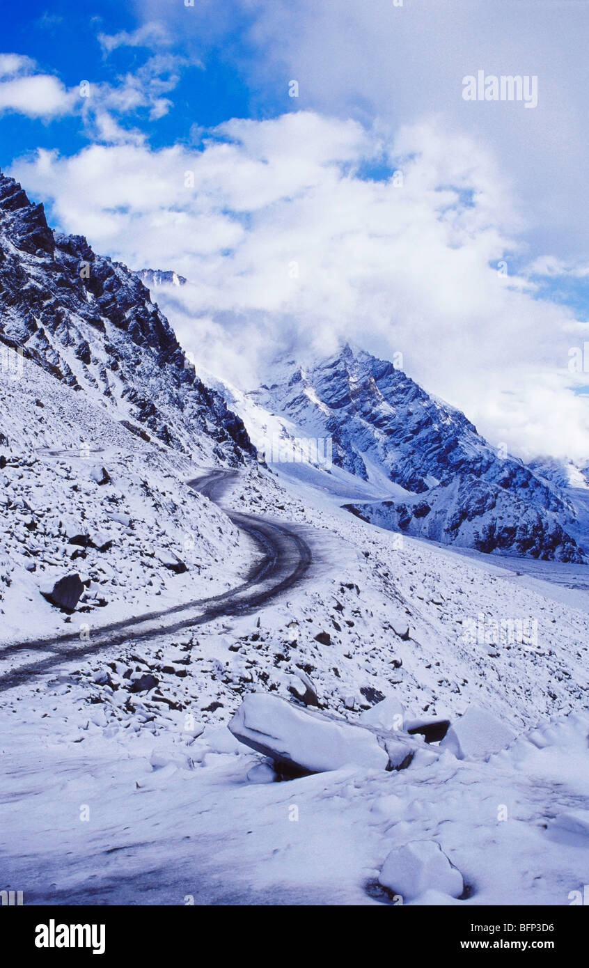 Manali Leh road ; Baralacha ; Bara lacha la ; Bara lacha Pass ...