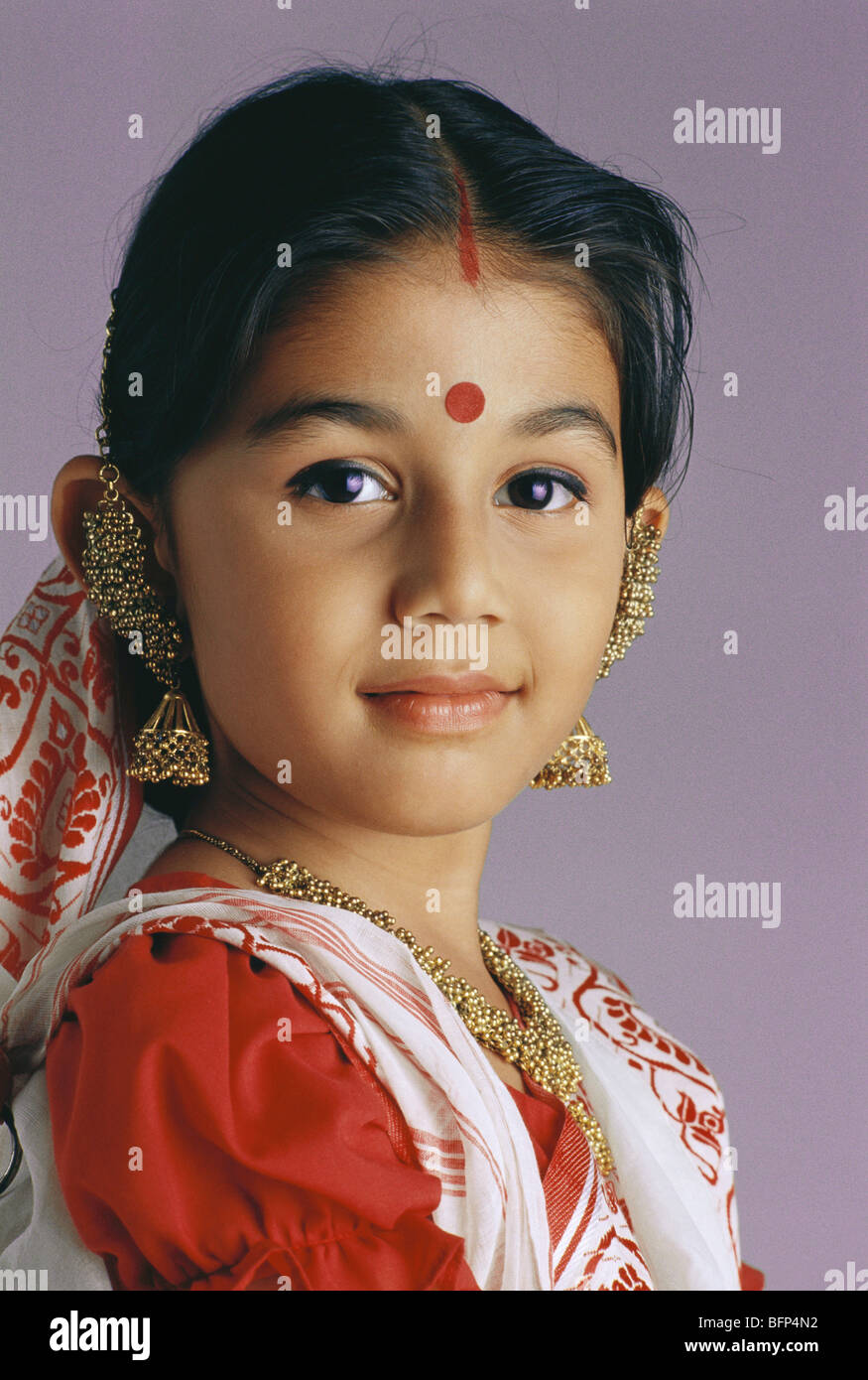 Girl dressed as Bengali MR501 Stock Photo Alamy