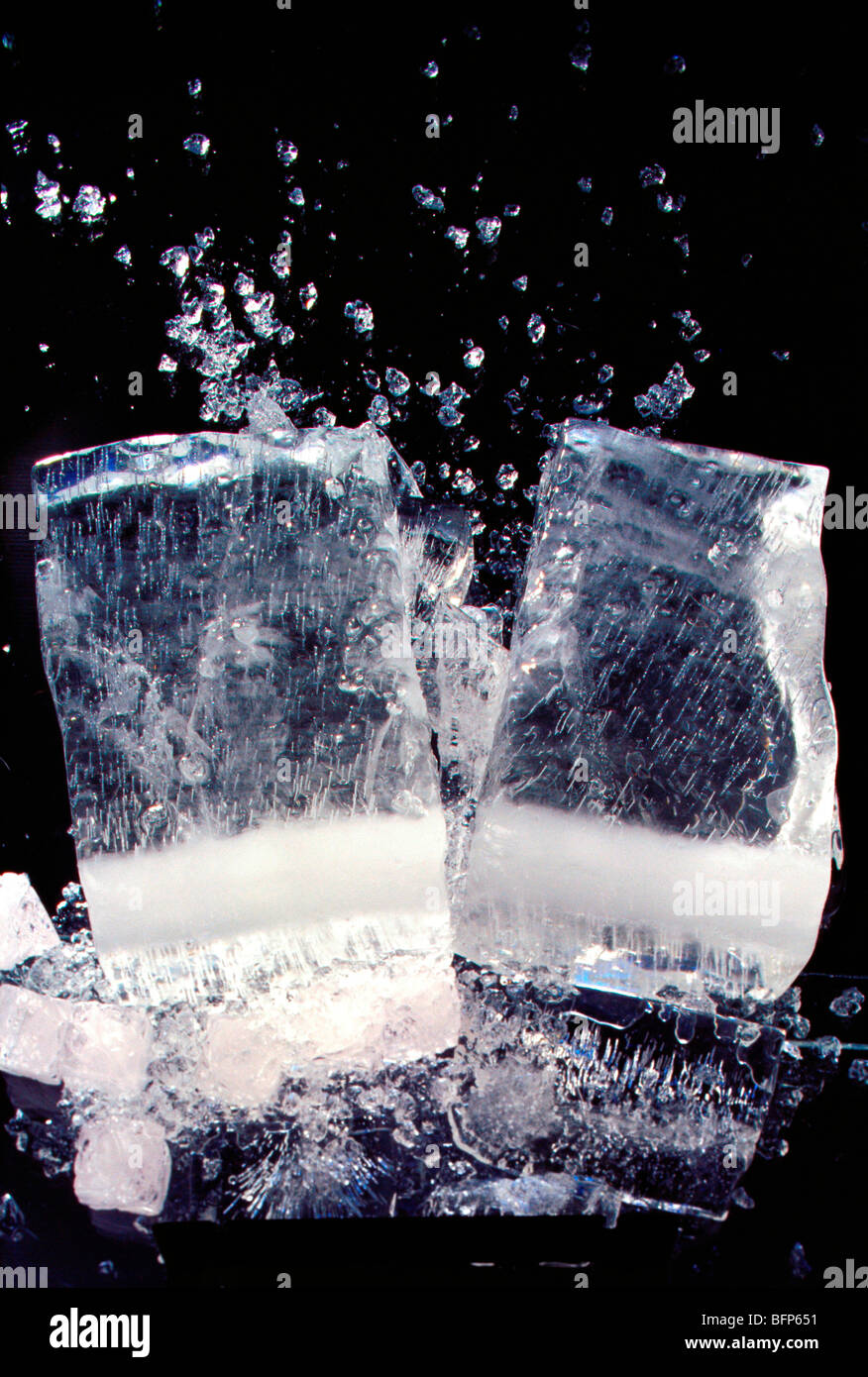 Ice cubes black background hi-res stock photography and images - Alamy