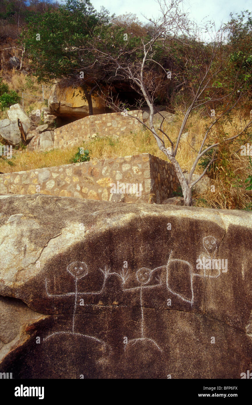 Ancient petroglyphs at Palma Sola archaeological site in Acapulco,  Guerrero, Mexico Stock Photo - Alamy