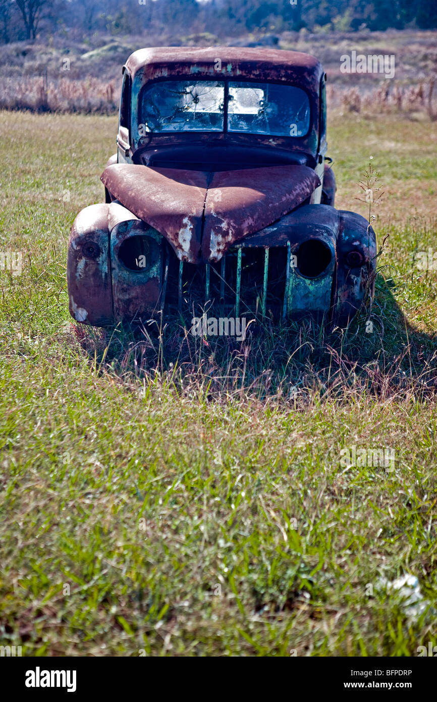 Rusting vintage cars in northeast Oklahoma Stock Photo Alamy