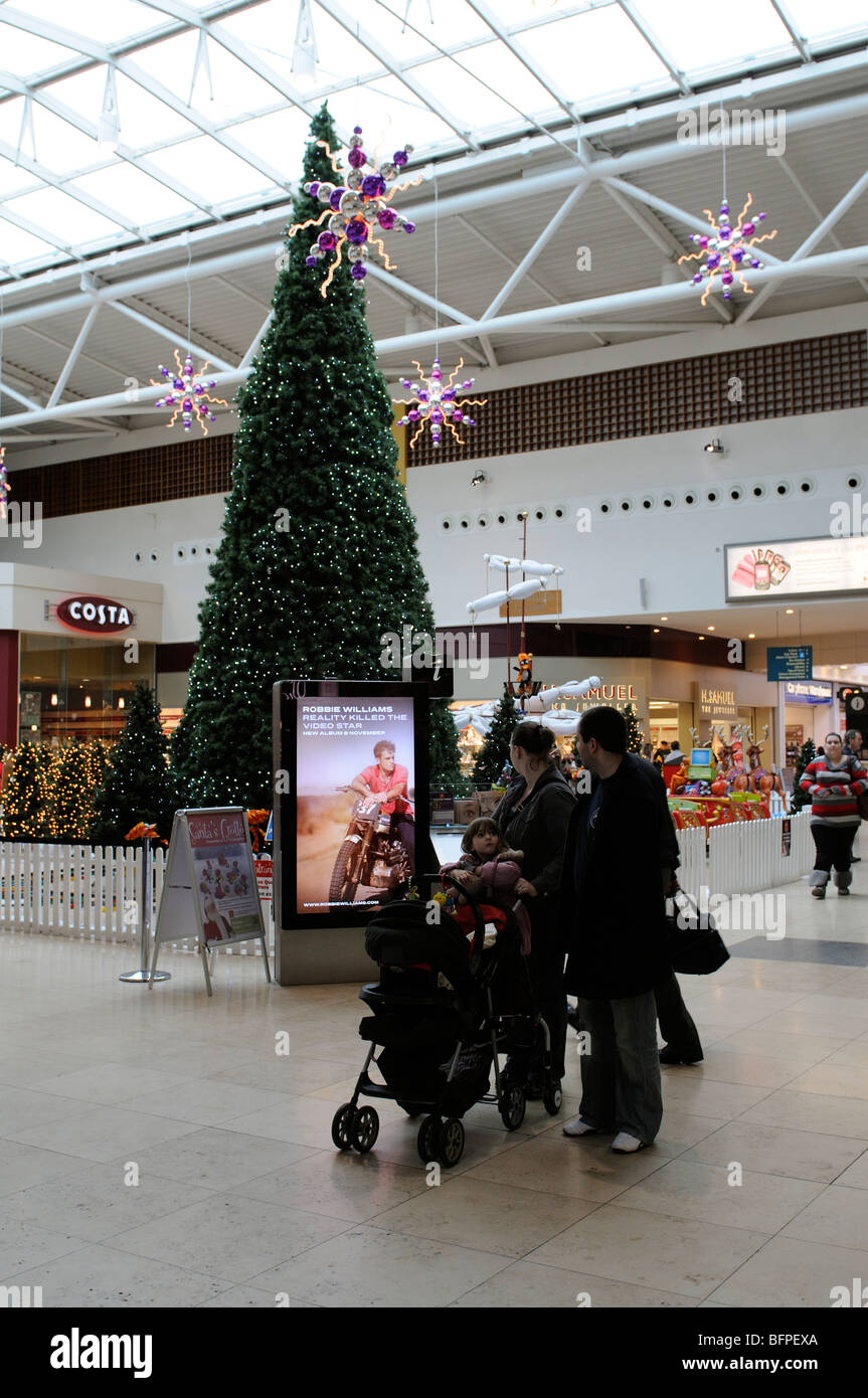Basingstoke shopping center hires stock photography and images Alamy