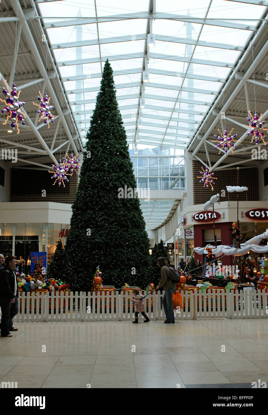 Basingstoke shopping center hires stock photography and images Alamy