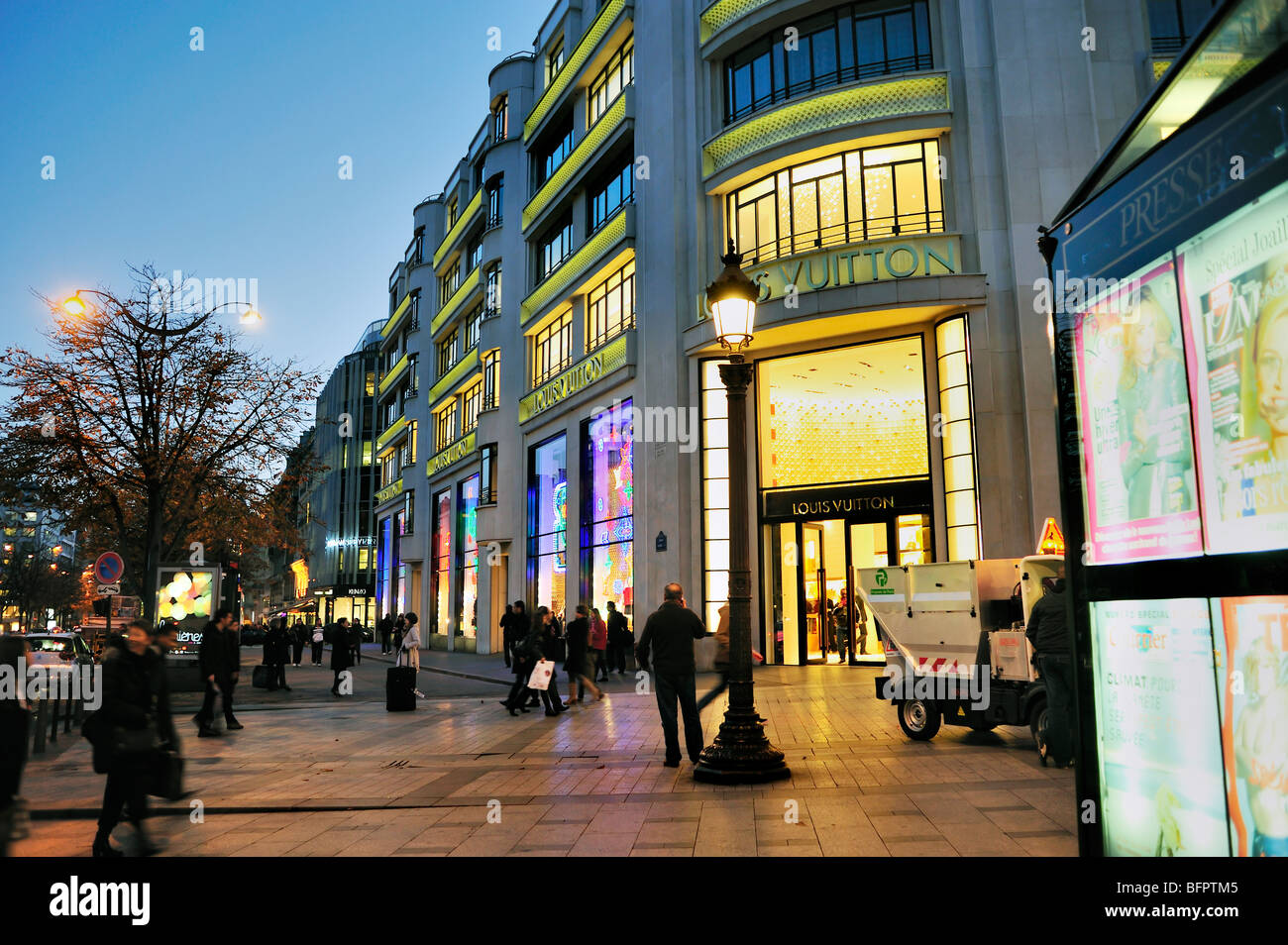 paris luxury shopping street