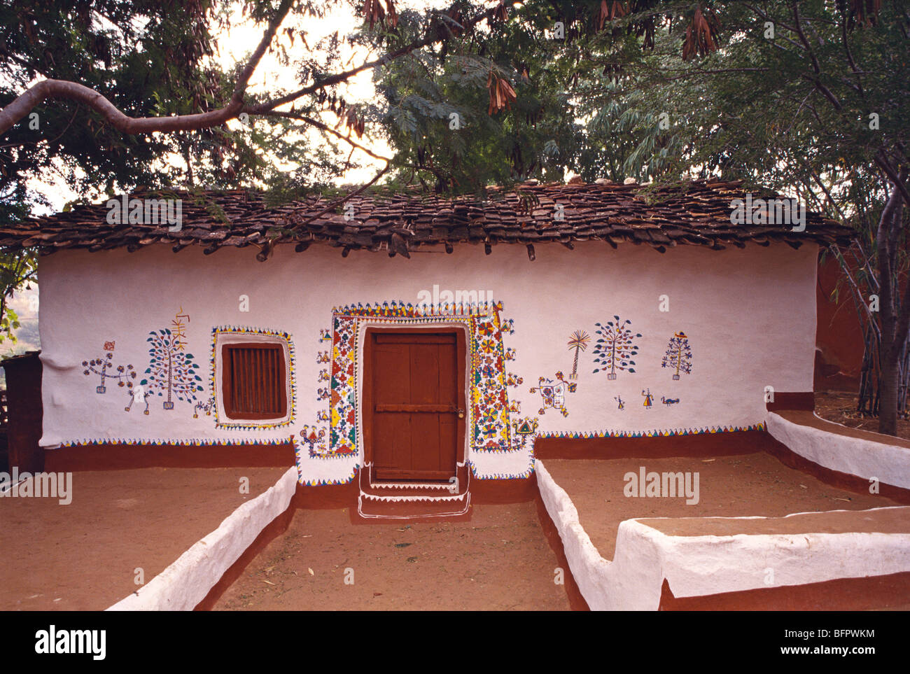 AAD 66504 : Wall painting sehariya tribe house ; Kota ; Rajasthan ...