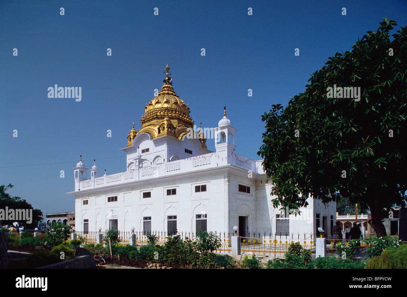 Dera Baba Nanak Sikh Gurdwara Gurdaspur Punjab India Stock Photo dera-baba-nanak-sikh-gurdwara-gurdaspur-punjab-india-stock-photo
