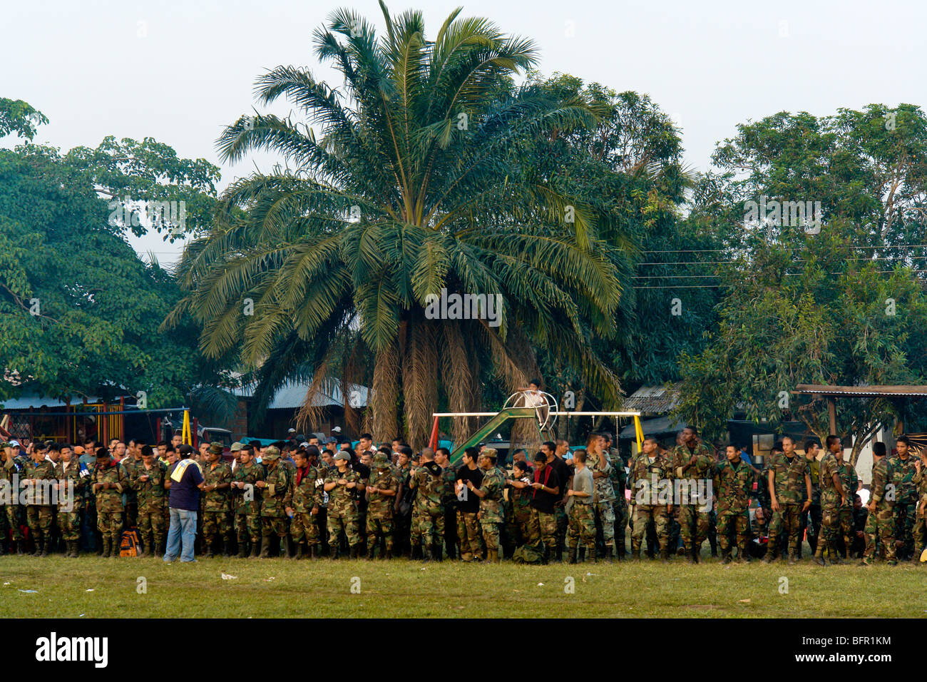 AUC Colombian paramilitary fighters during the rehearsal for the demobilization ceremony in Casibare, Meta, Colombia. Stock Photo
