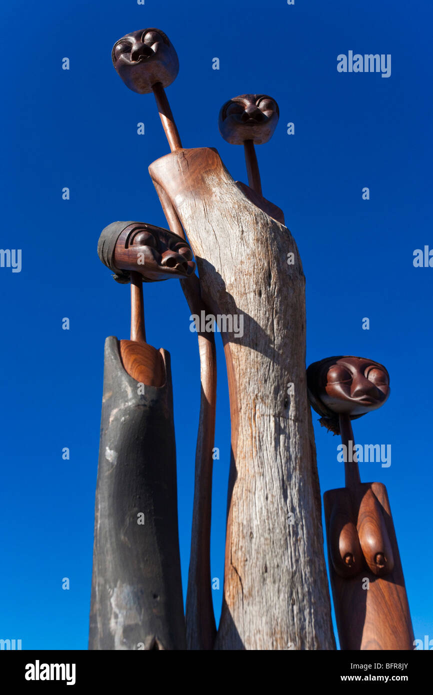 African wooden carvings hi-res stock photography and images - Alamy