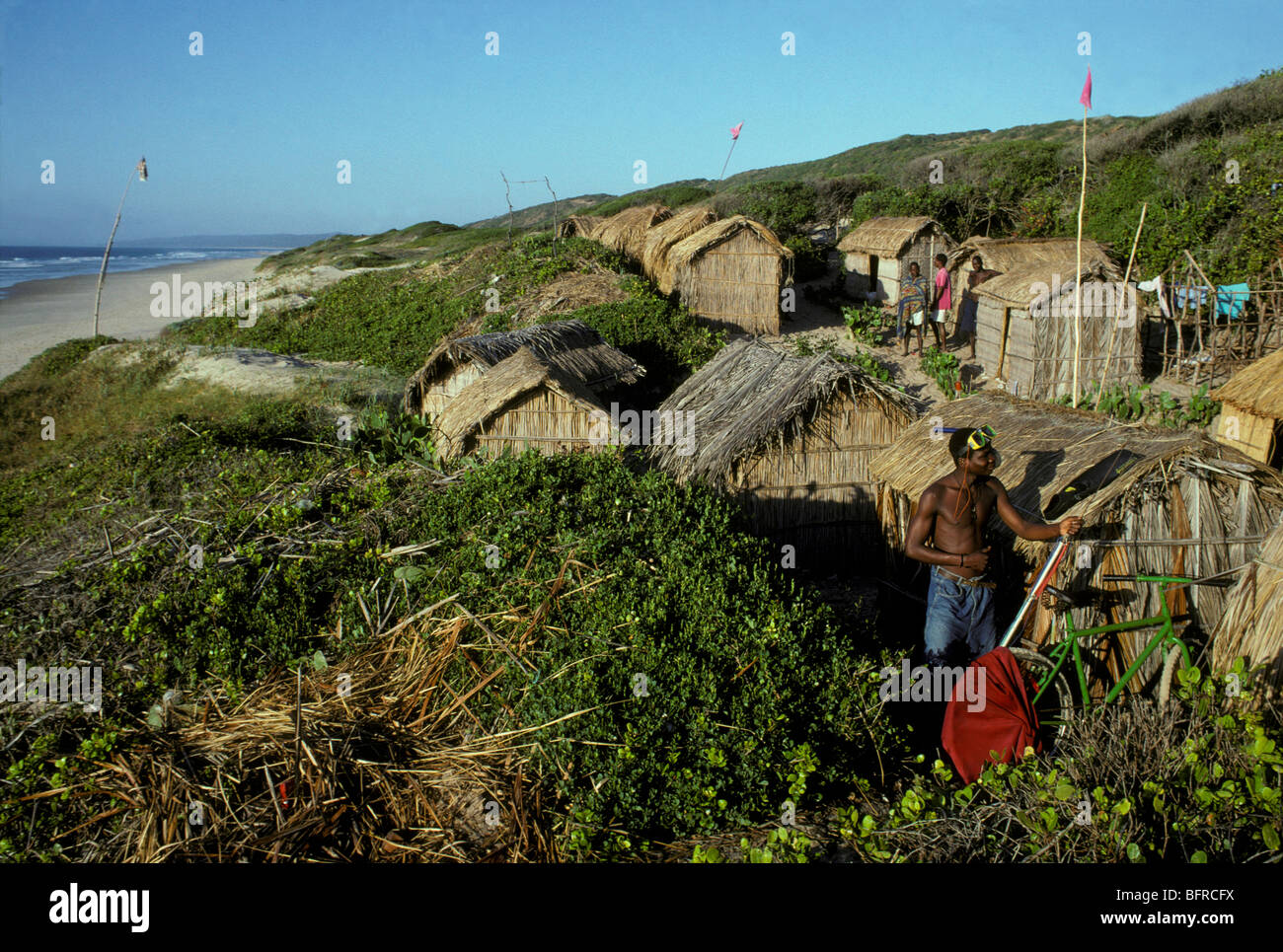 Nito Jose preparing spear fishing equipment at a temporary camp Stock Photo