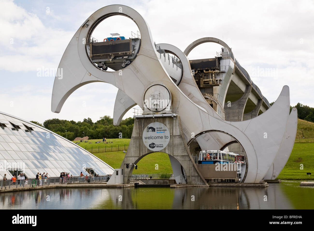 Falkirk Wheel linking the Union Canal with the Forth and Clyde Canal , Falkirk, Scotland Stock Photo