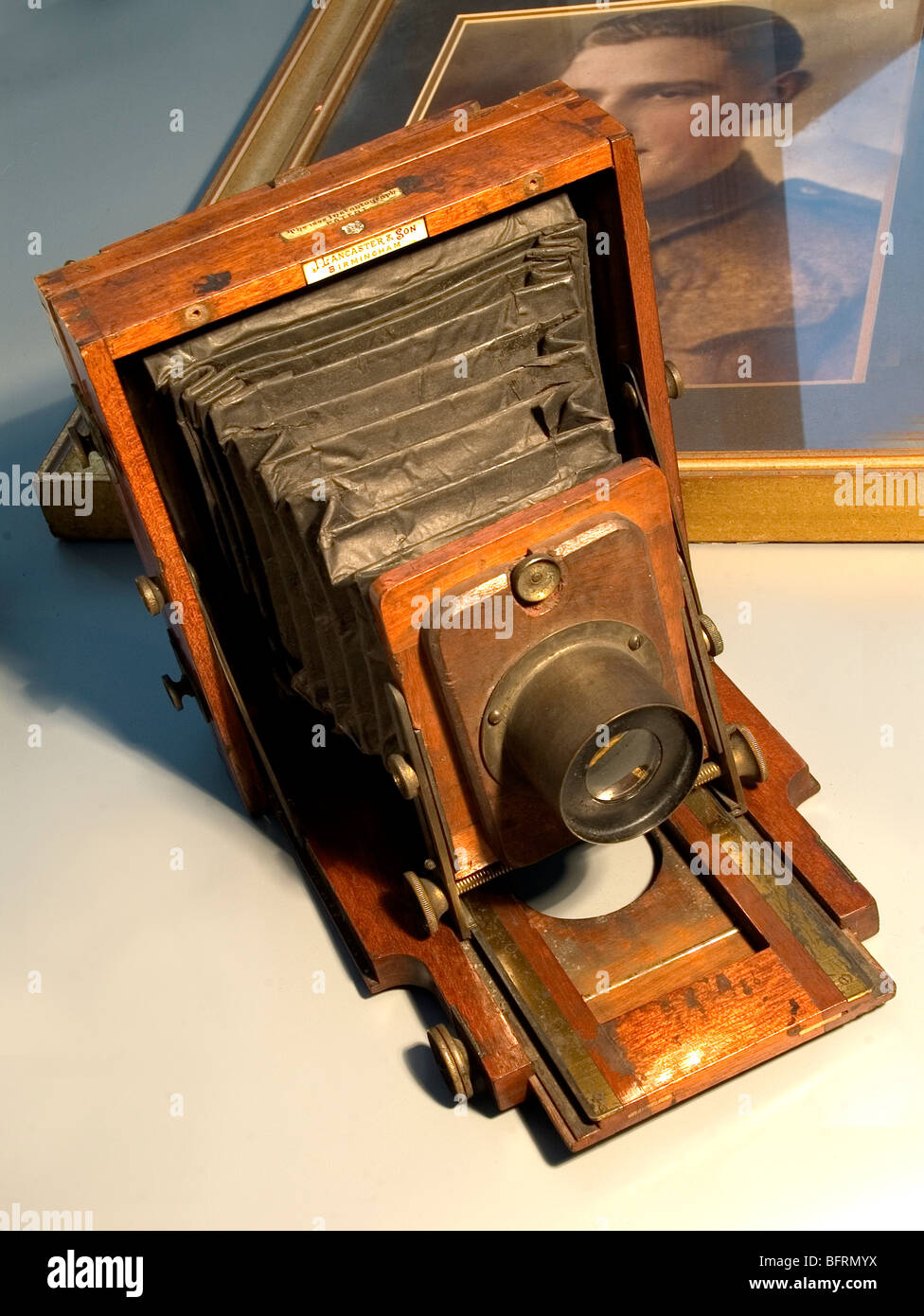 early 19oo's stand camera Stock Photo - Alamy