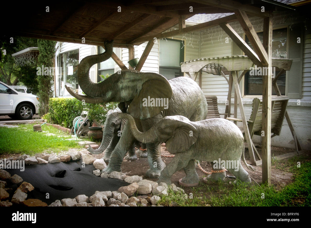 Elephant garden sculpture hires stock photography and images Alamy