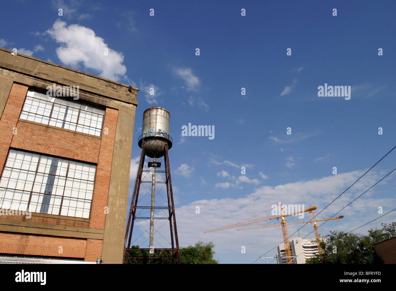 Old water tower with new buildings in background. Dallas, Texas, USA Stock Photo