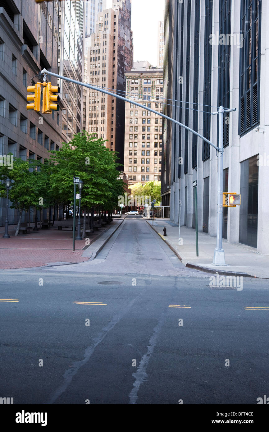 Empty new york road hi-res stock photography and images - Alamy