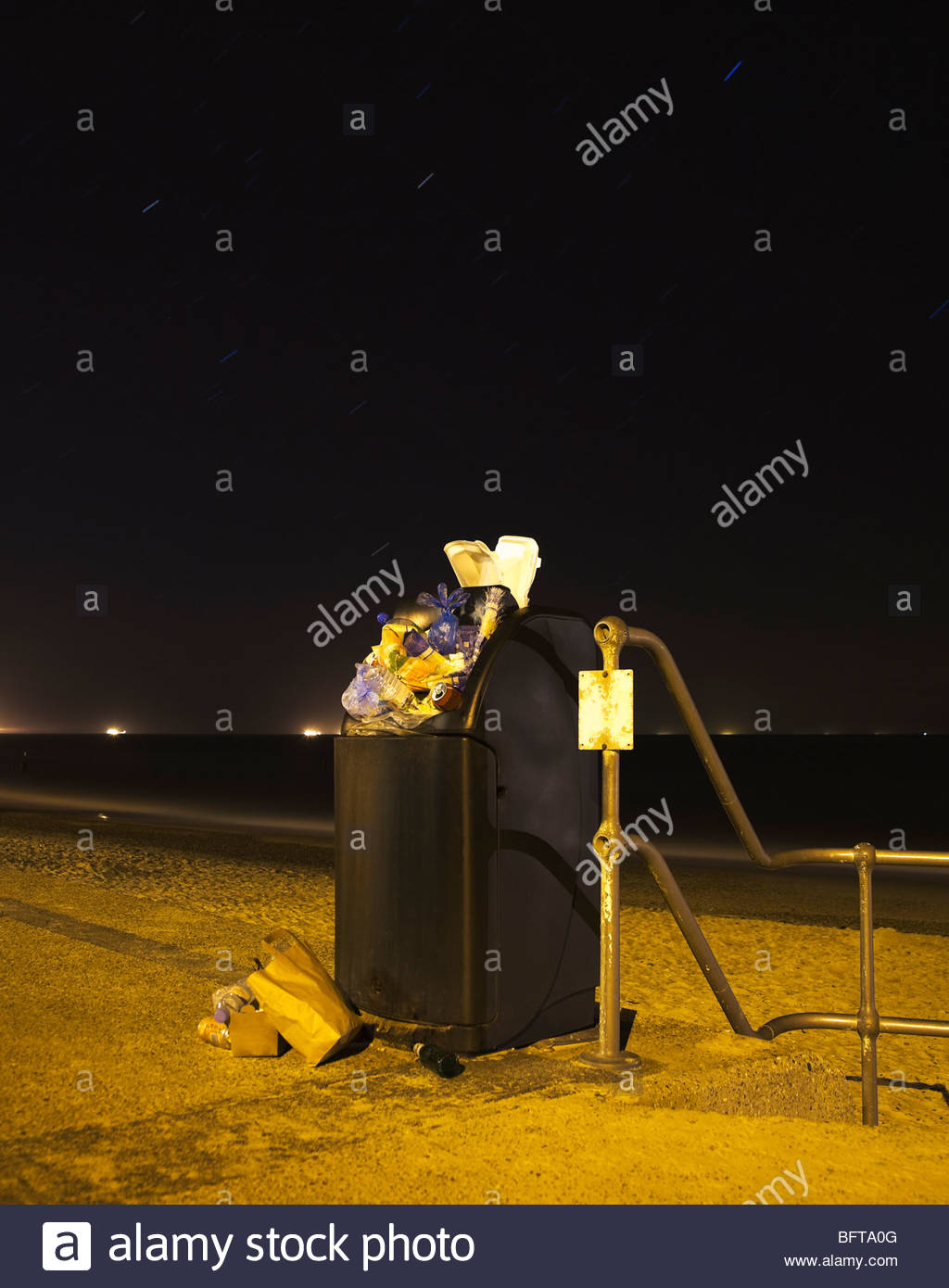 Rubbish Bin Trash High Resolution Stock Photography and Images Alamy