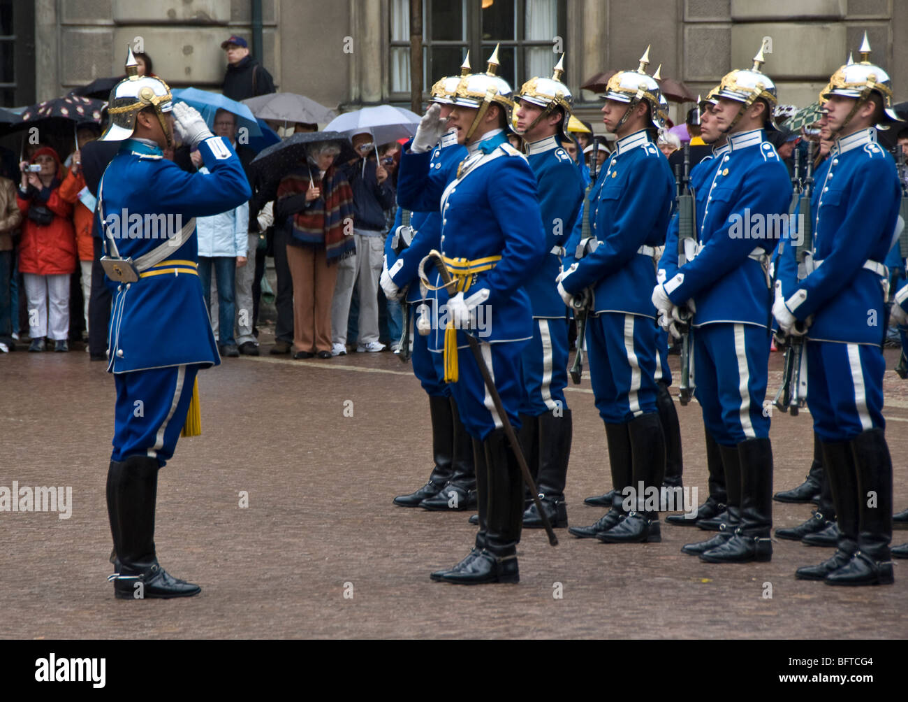 Changing the Guard at the Royal Palace, Stockholms Slott, Gamla San, Stockholm Stock Photo