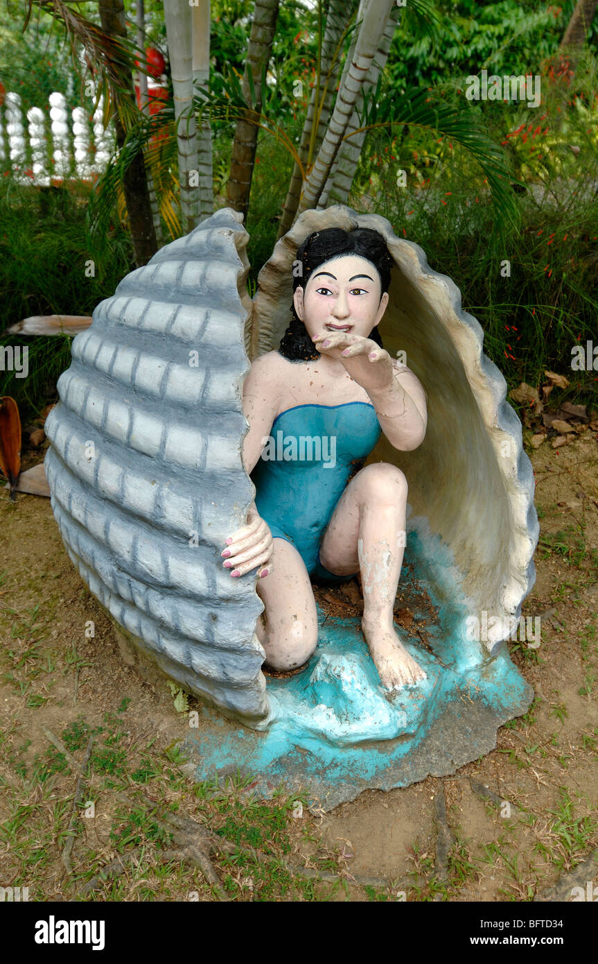 Sculpture of a Chinese Woman or Girl inside a Scallop Sea Shell, Shell Girl, Tiger Balm Gardens Chinese Theme Park, Singapore Stock Photo