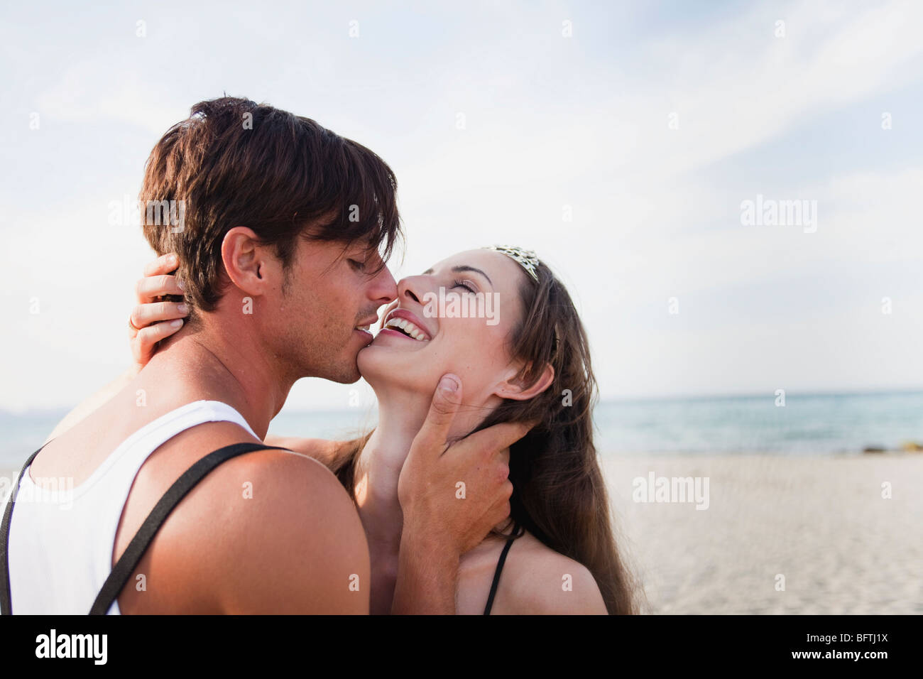 couple kissing at beach Stock Photo