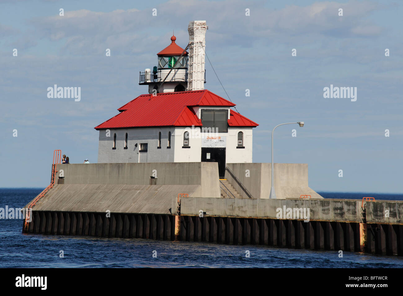 Lighthouse in harbor of Downtown Duluth Minnesota Stock Photo - Alamy