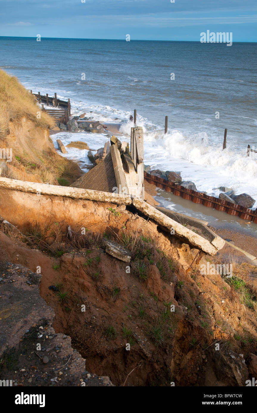 Coastal erosion at Happisburgh, Norfolk, England, UK Stock Photo - Alamy