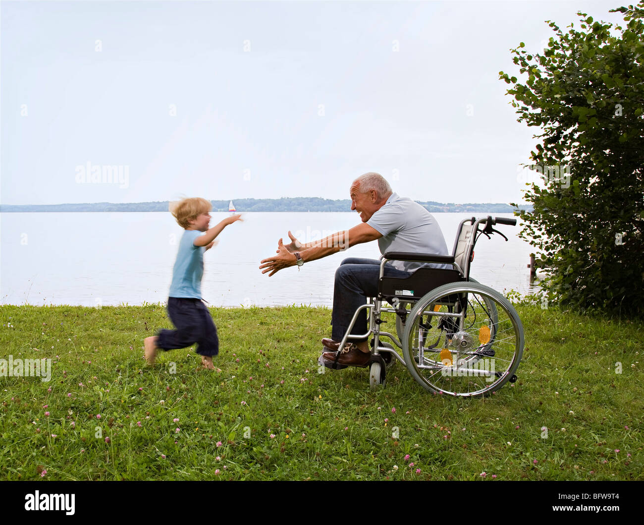 Man running side view barefoot hi-res stock photography and images - Alamy