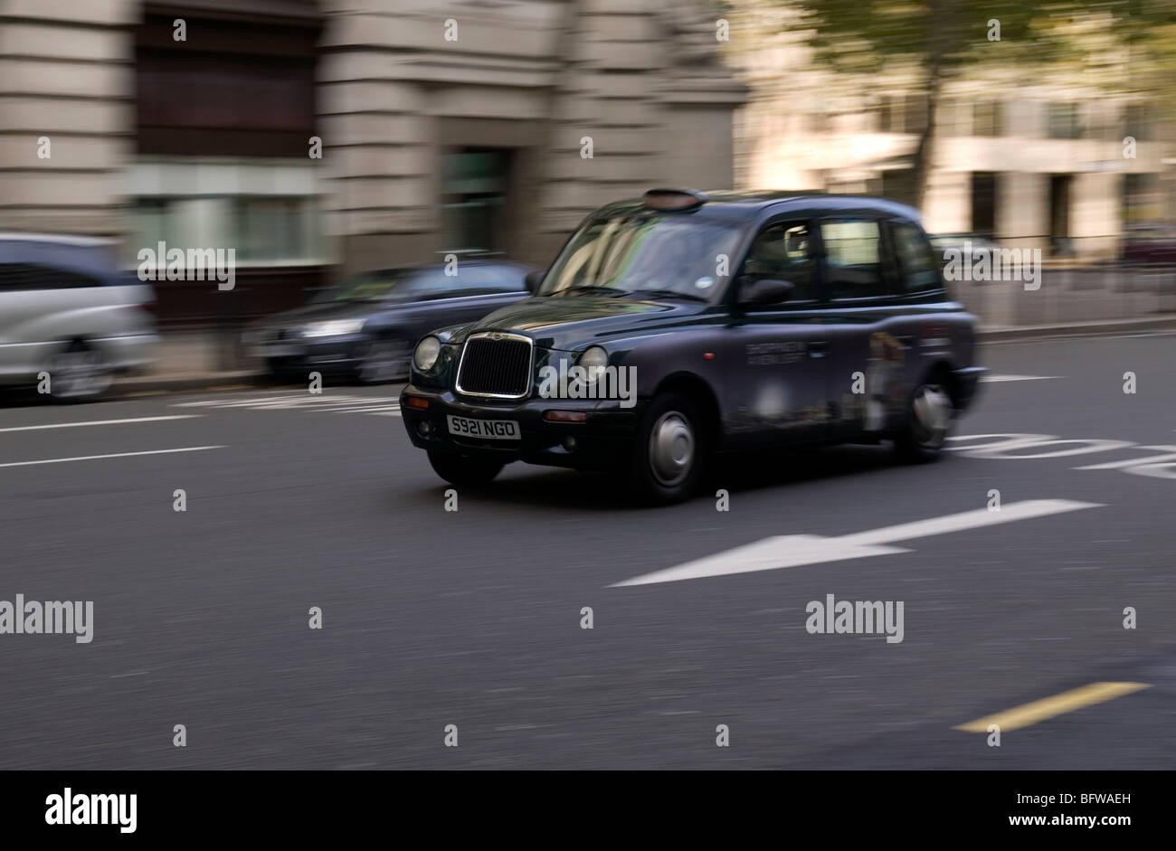 London Taxi LTI TX1 driving in a London Street Stock Photo