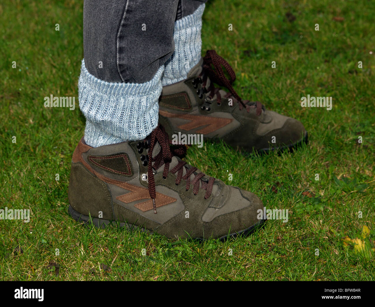 sturdy outdoor walking shoes