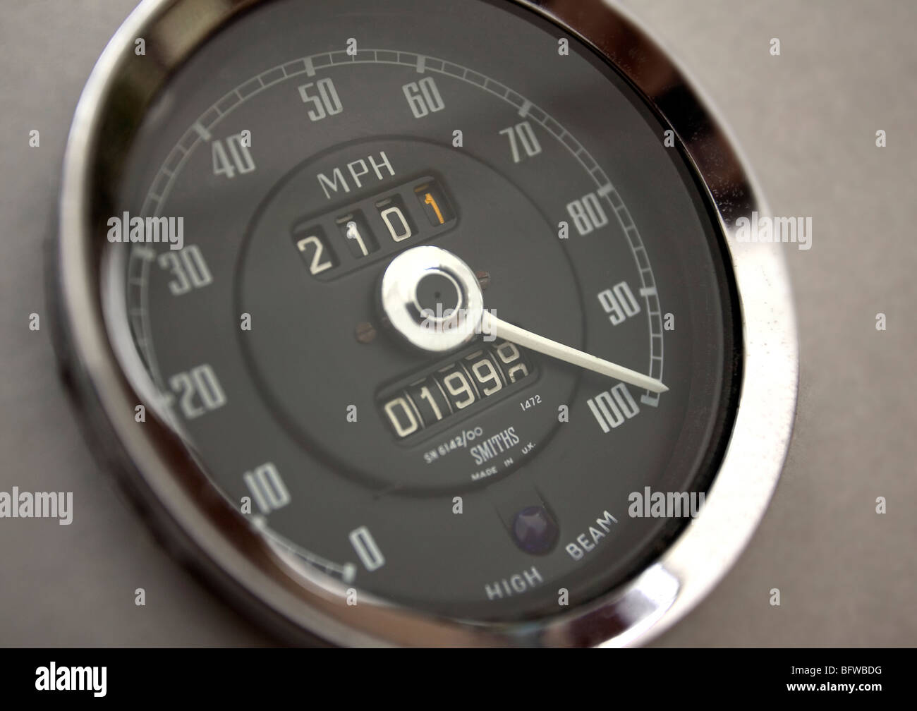 Speedometer Indicating 100mph Stock Photo Alamy