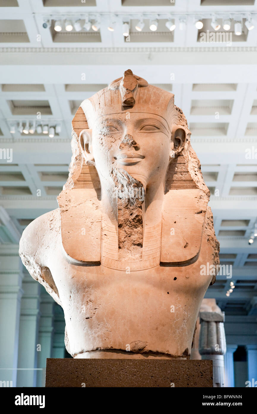 Egyptian statue in british museum hires stock photography and images