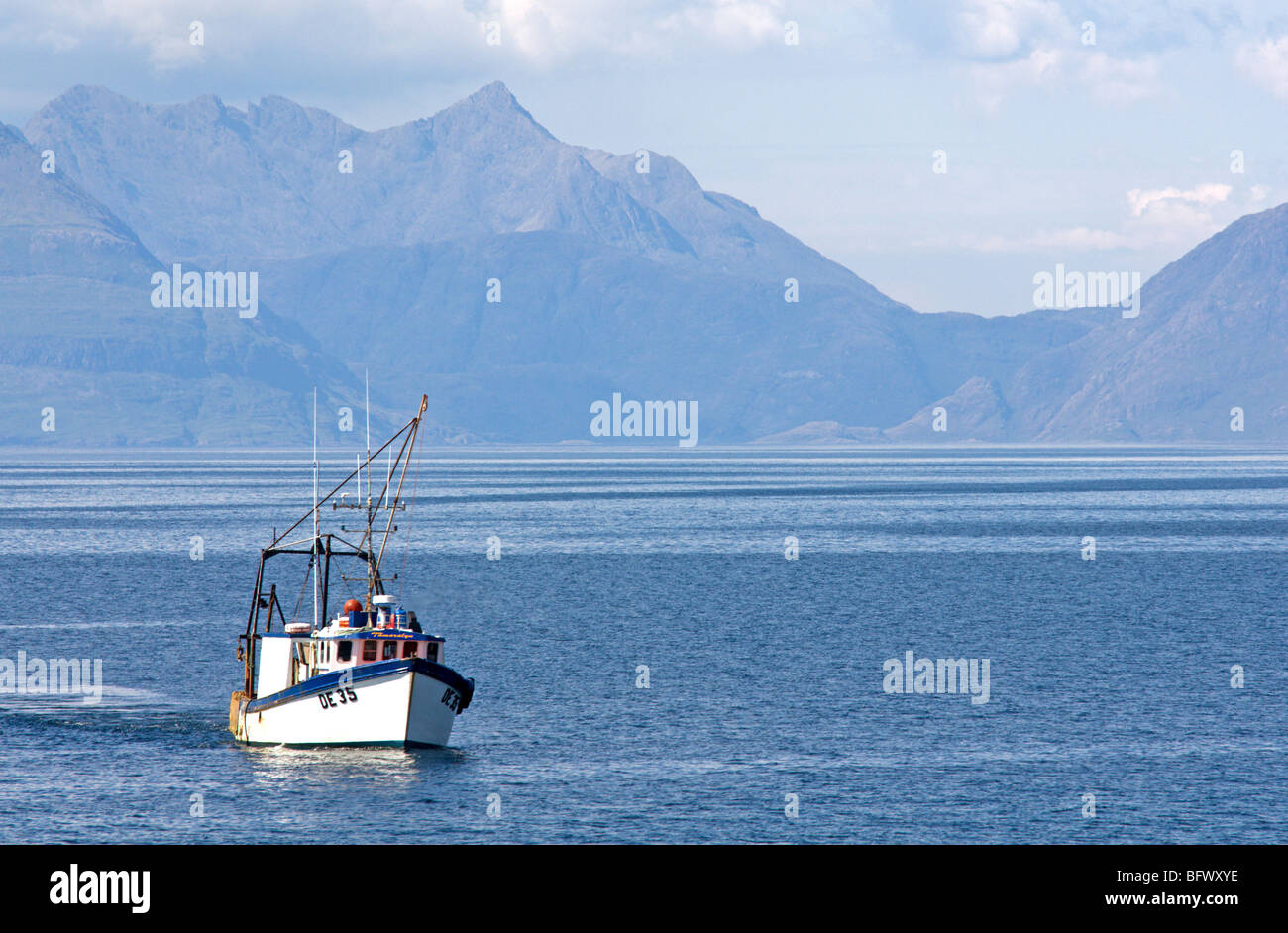 Fishing Vessel DE35 Tamaralyn fishing the Inner Hebrides Stock Photo