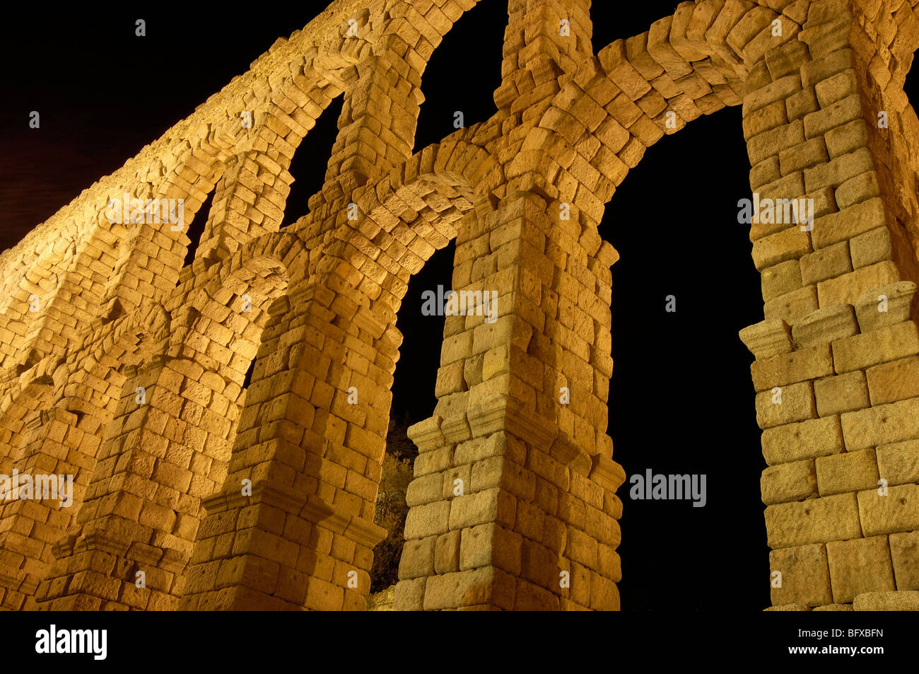 Roman aqueduct at night, Segovia. Castilla-León, Spain Stock Photo - Alamy