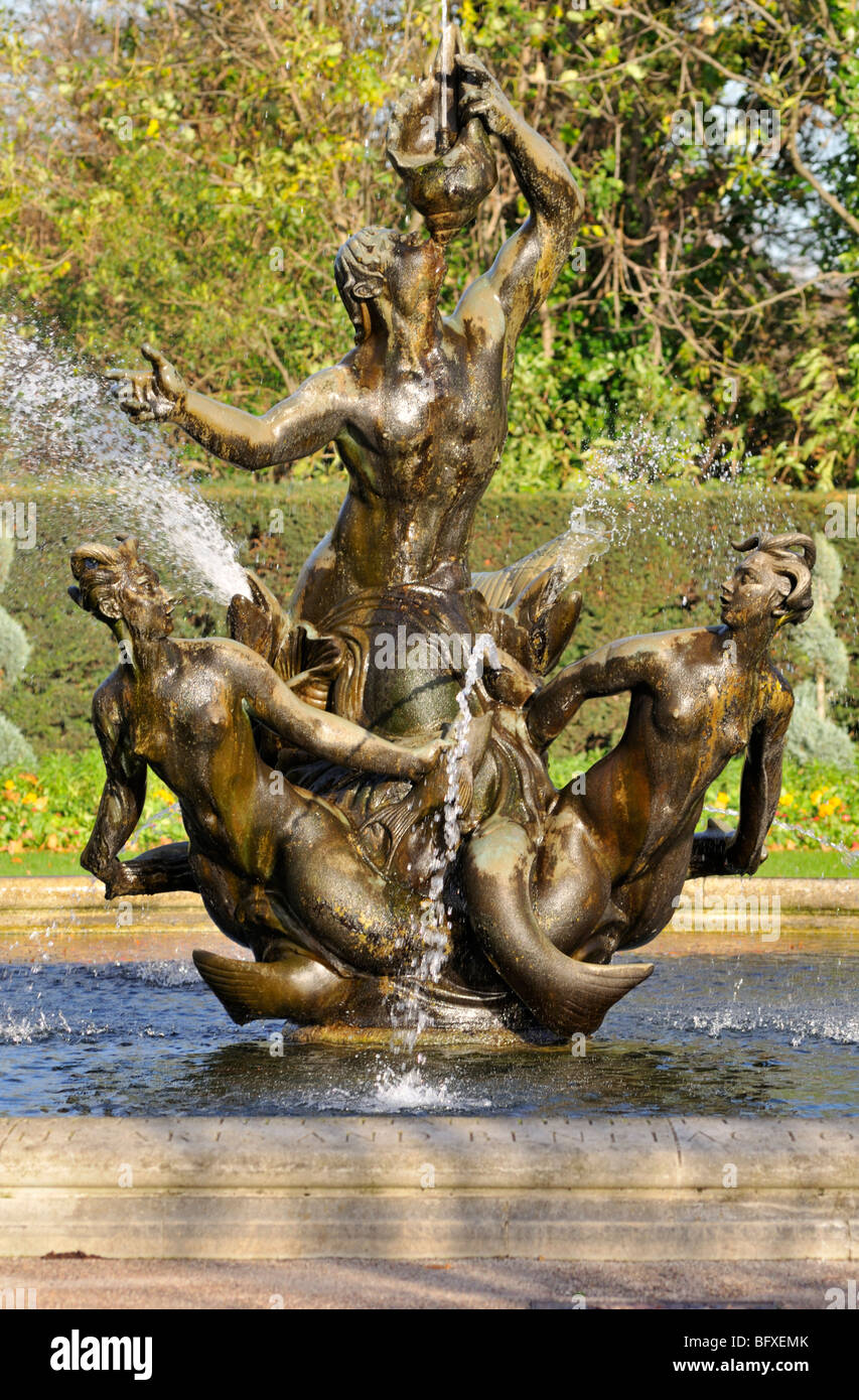 Fountain water feature, Regents Park, London, United Kingdom Stock Photo