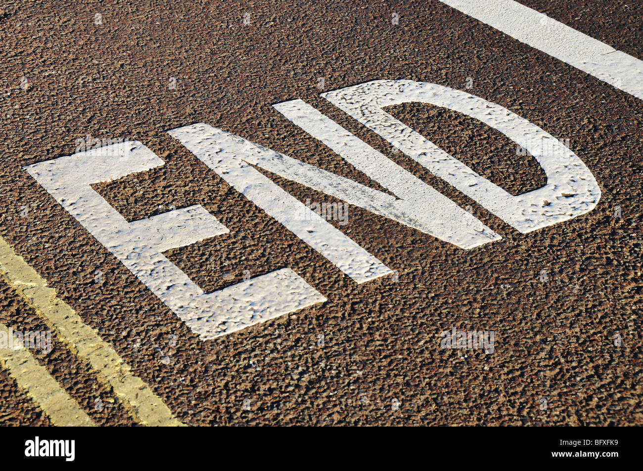 "End" road marking Stock Photo Alamy