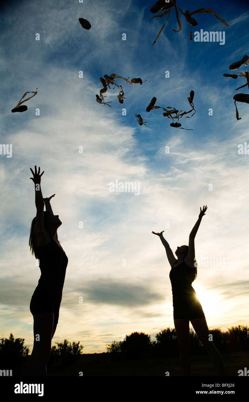 Women Throwing Shoes In The Sky BFXJ26 