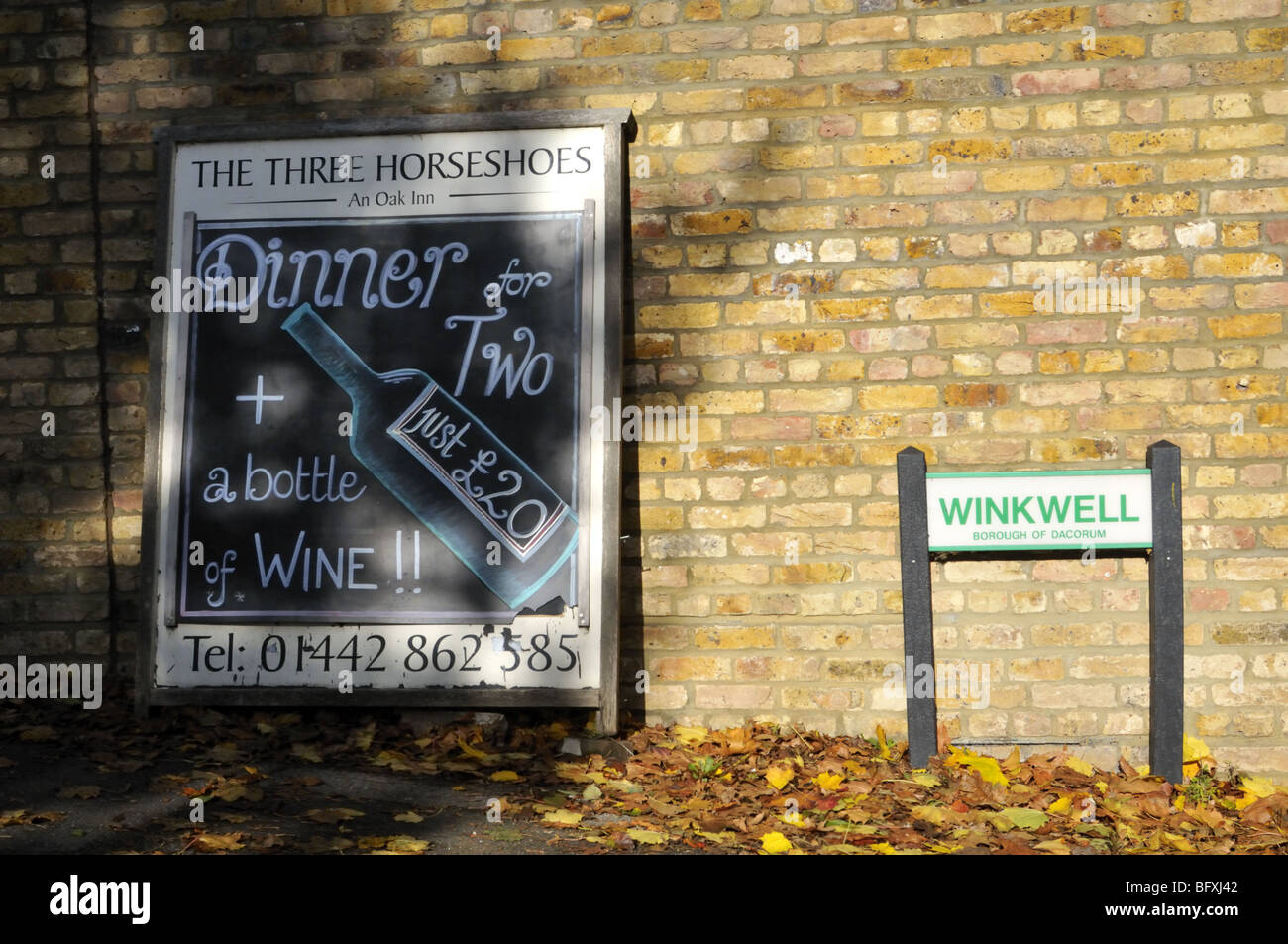 Chalkboard advertising the Three Horseshoes pub at Winkwell, Hemel