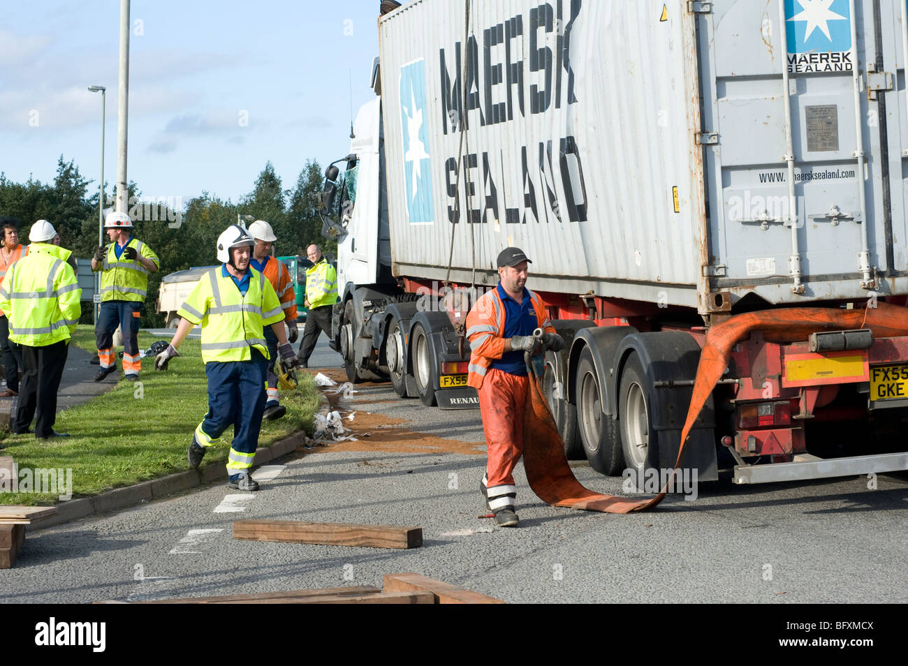 Transport Rescue Rescue workers transport people hi-res stock photography and images - Alamy
