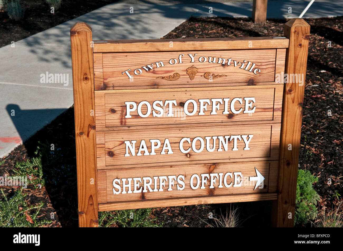 Yountville California sign for Post Office and Napa County Sheriffs Office Stock Photo