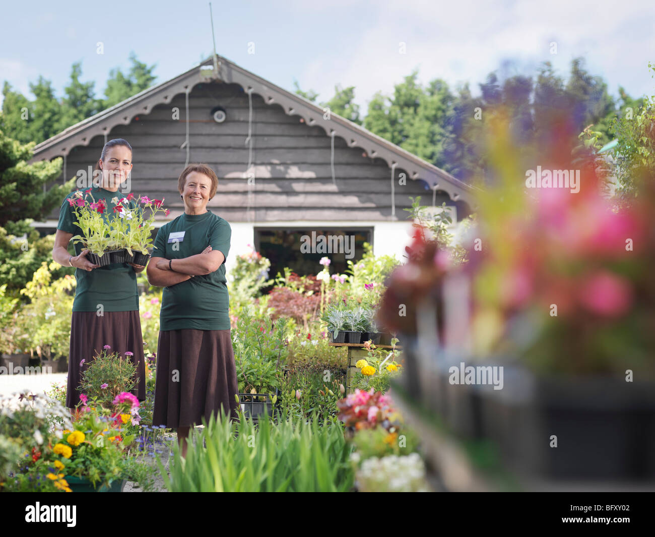 Senior worker garden centre hi-res stock photography and images - Alamy
