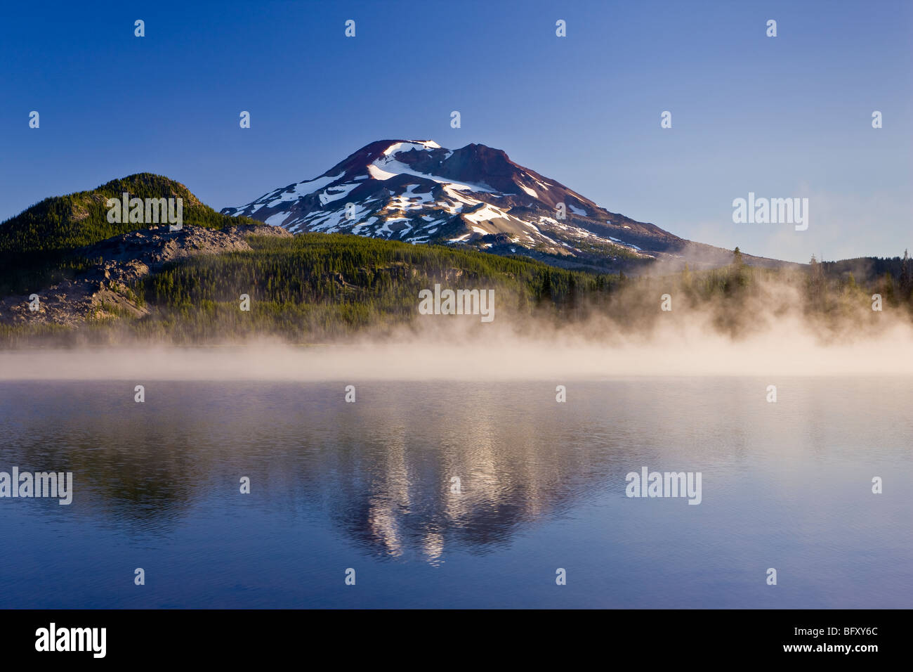 SPARKS LAKE, OREGON, USA - South Sister and morning mist, in the Cascades Range in central Oregon. Stock Photo