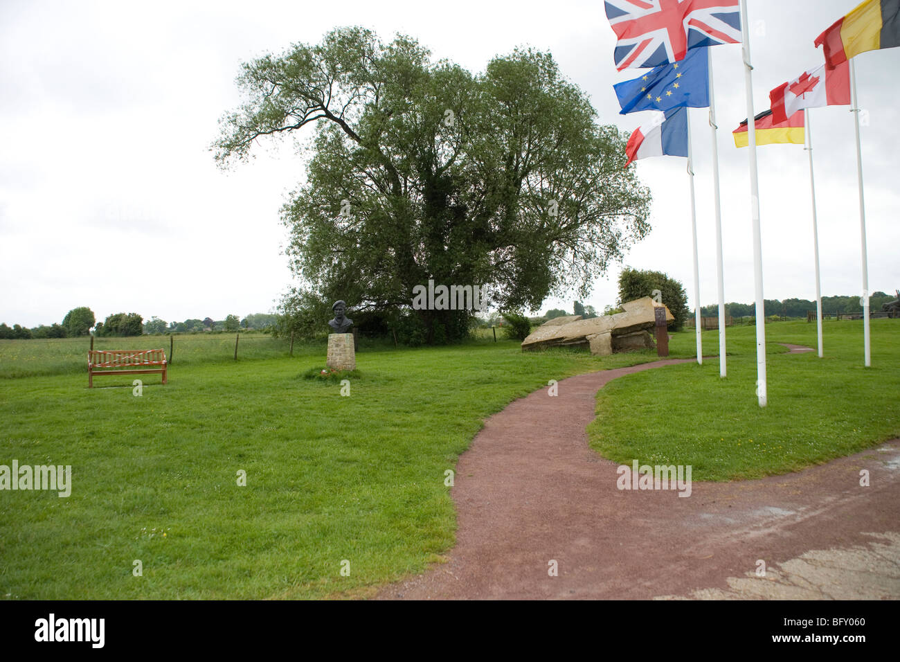 Statue of Colonel Otway at Merville Battery, Normandy captured on D Day by Colonel Otway and British paratroopers, 6th June 1944 Stock Photo