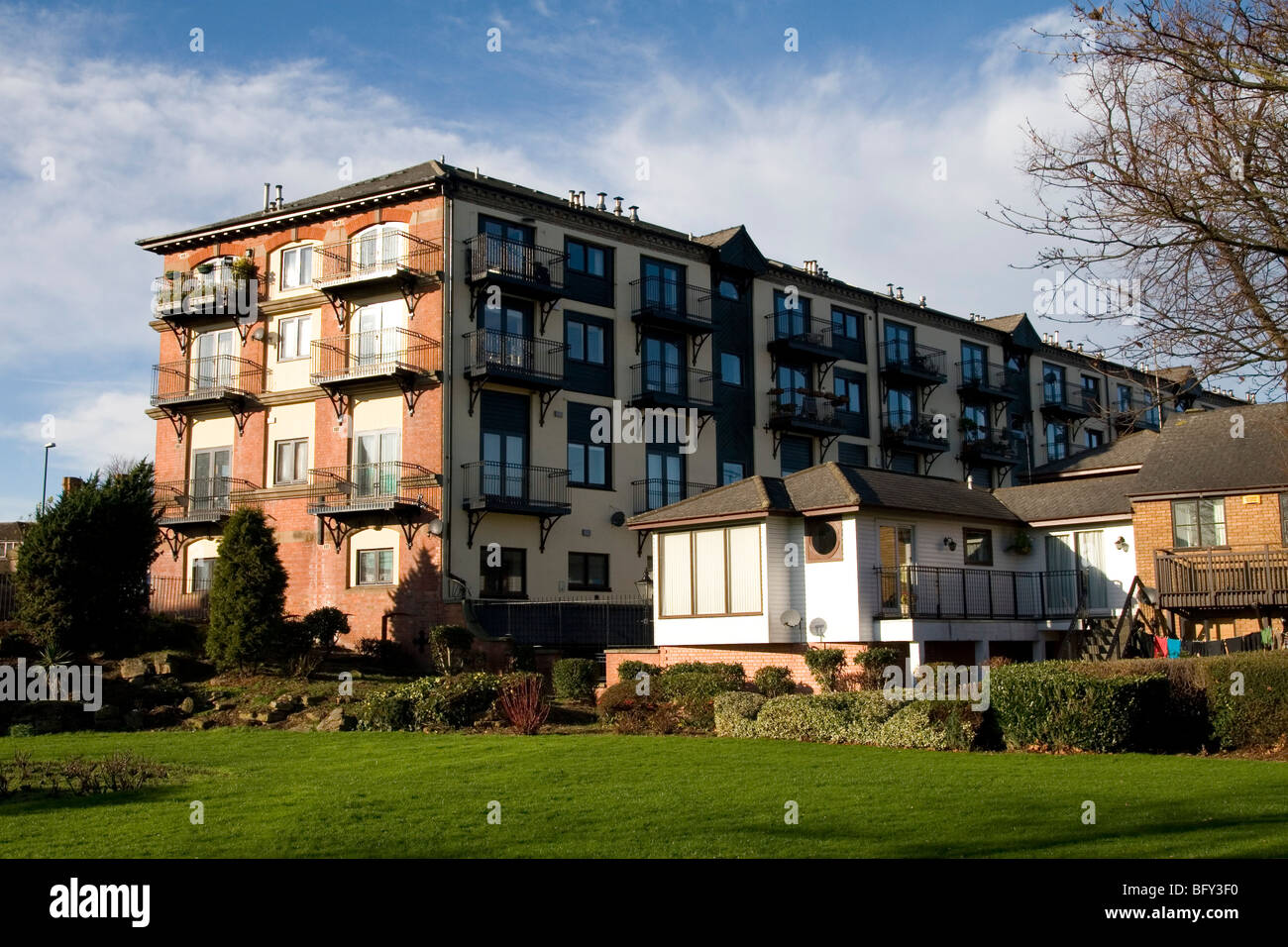 Apartments on the banks of the River Trent in West Bridgeford Stock Photo