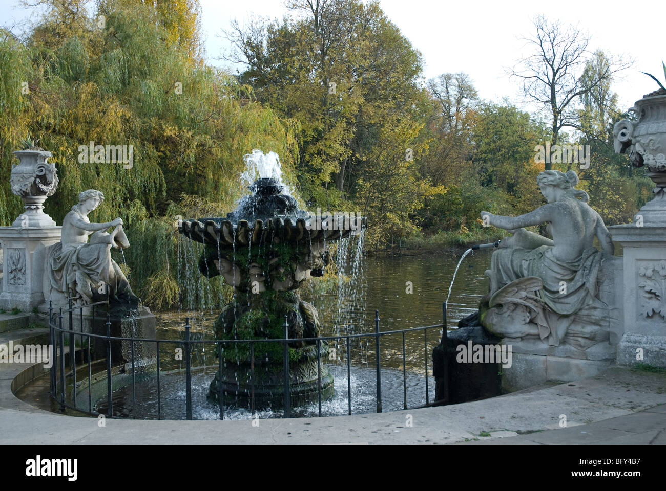 Fountain and statues in the Italian Garden in Kensington Gardens, London UK Stock Photo