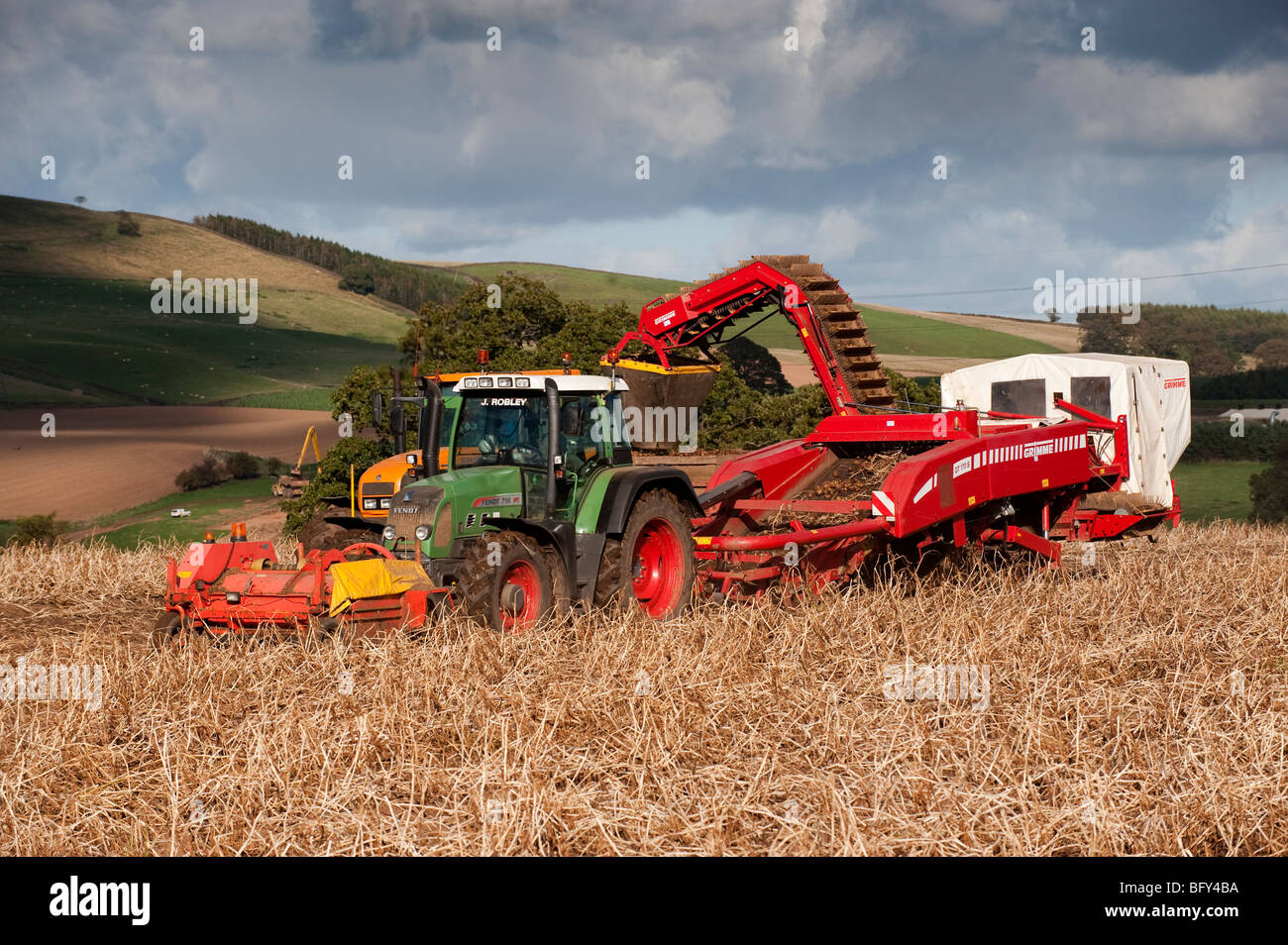 Potato harvesting machine hires stock photography and images Alamy