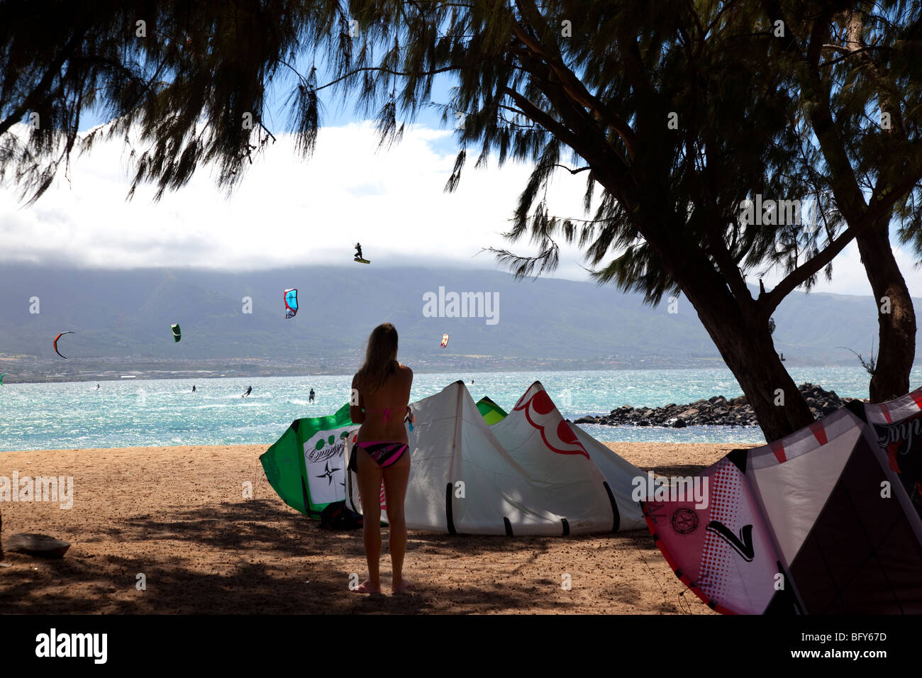 Kiteboarding, Kite Beach, Kanaha Beach, Maui, hawaii Stock Photo - Alamy