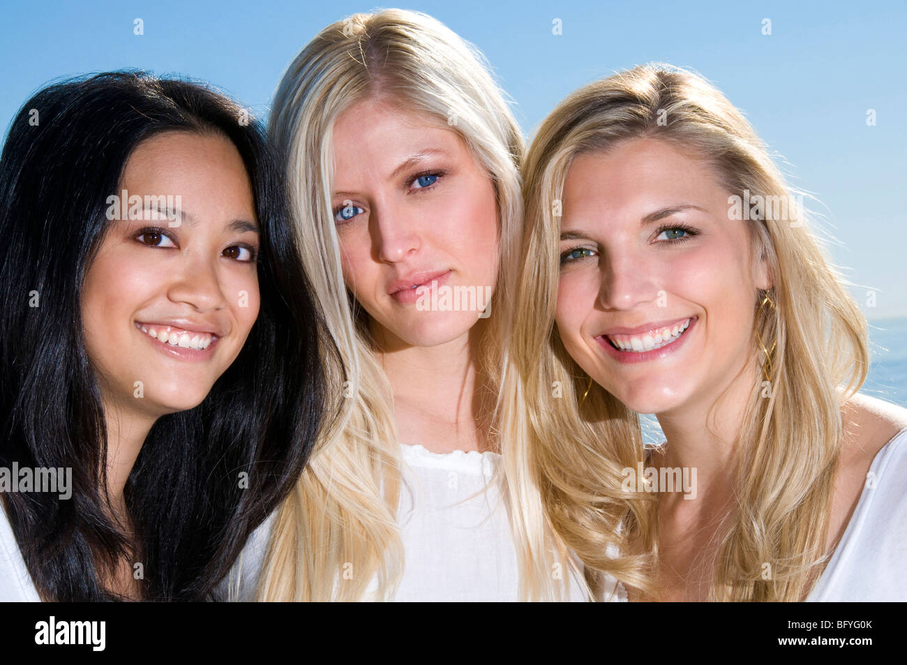 Women smiling portrait close hi-res stock photography and images - Alamy