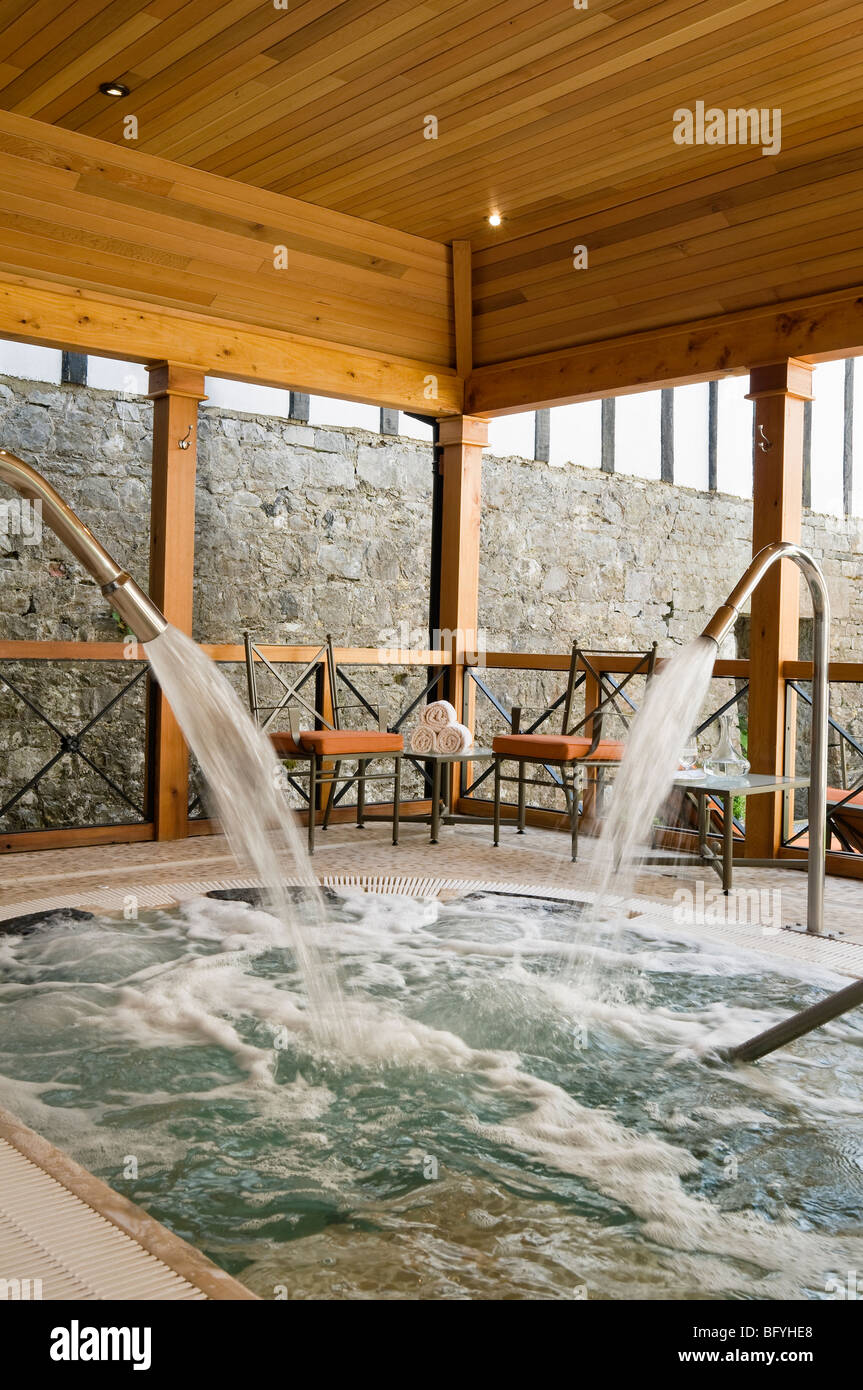 Jacuzzi / Spa in a luxury hotel with interior design by Carole Roberts Stock Photo