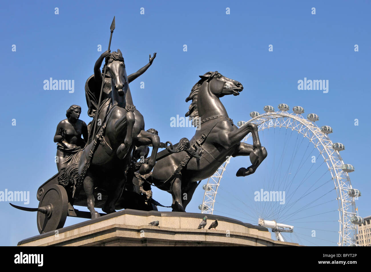Statue of Queen Boudicca with part of the London eye ferris wheel Stock Photo