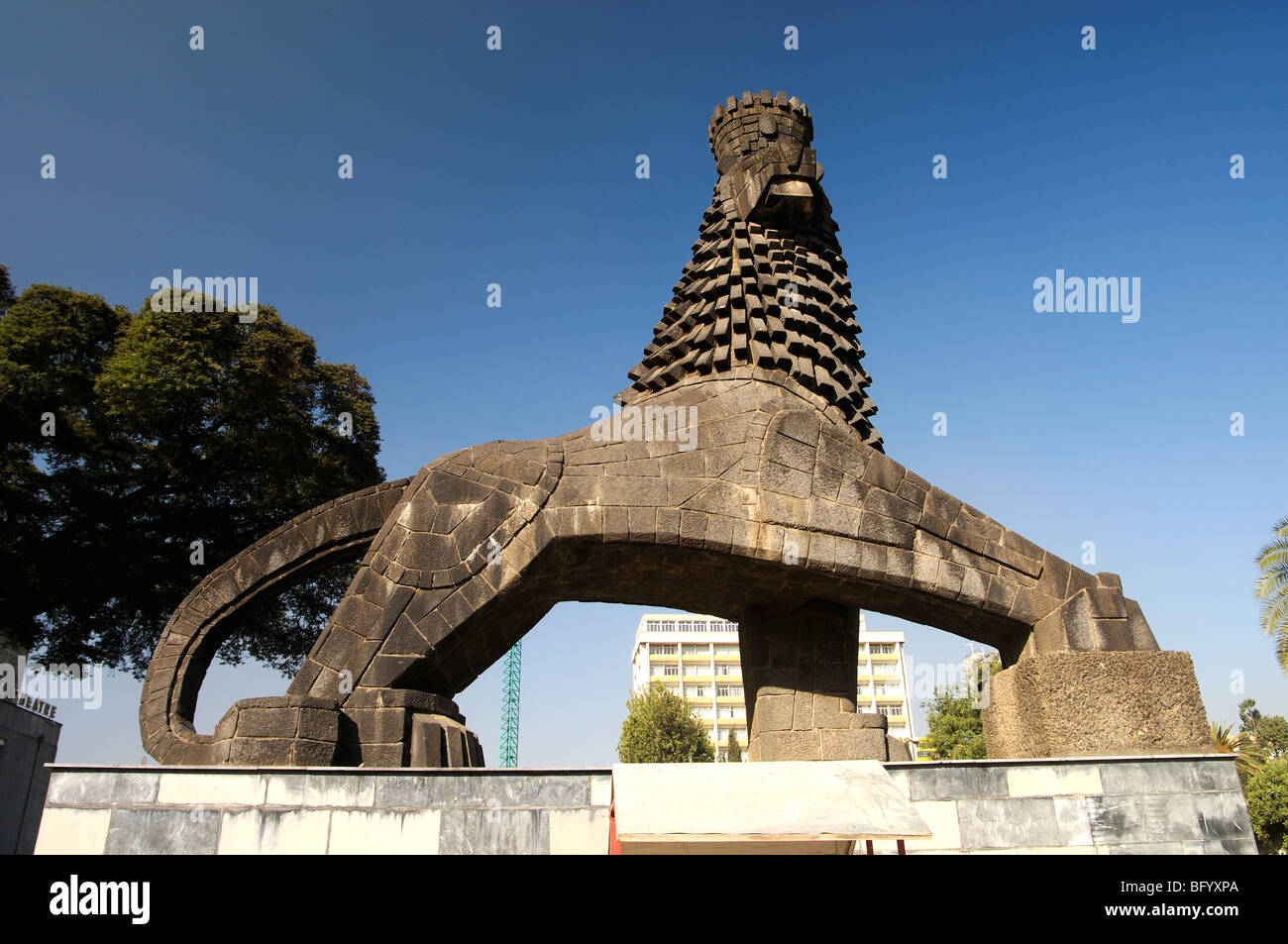英10” Disciples (2) Prowling Lion / Return To Addis Ababa TOP001 Topatop /00200 The Lion of Judah 800 Silver Statue by Artist Dejene from