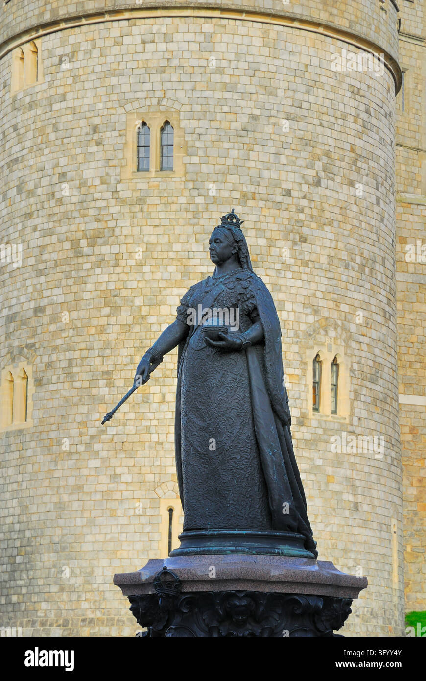 Statue of Queen Victoria at Windsor Castle Stock Photo Alamy